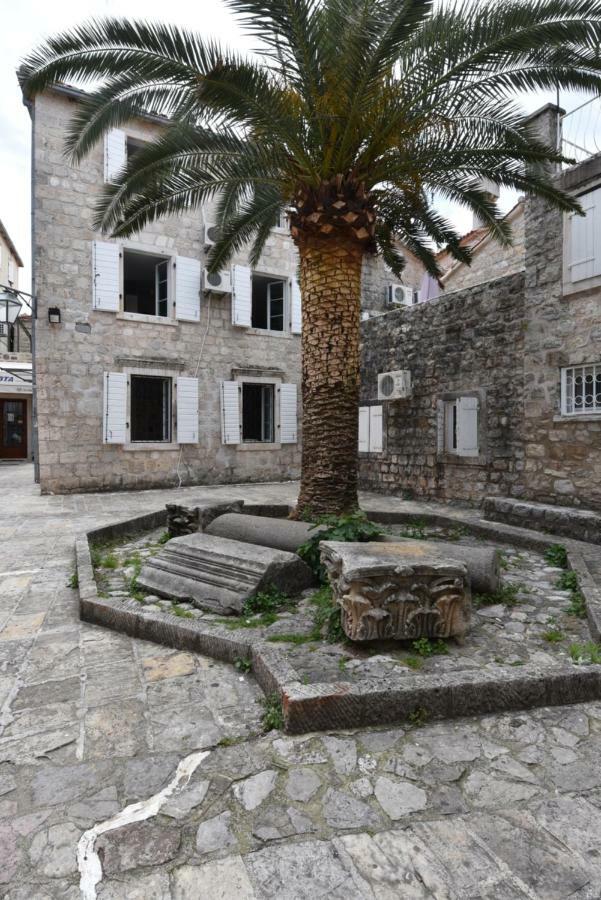 Michel Hostel *