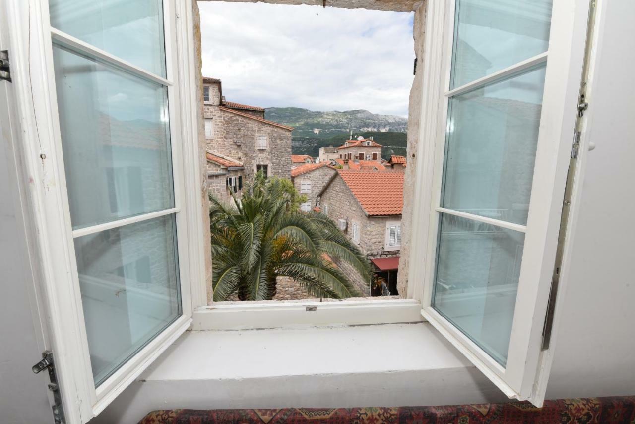 Michel Hostel Budva