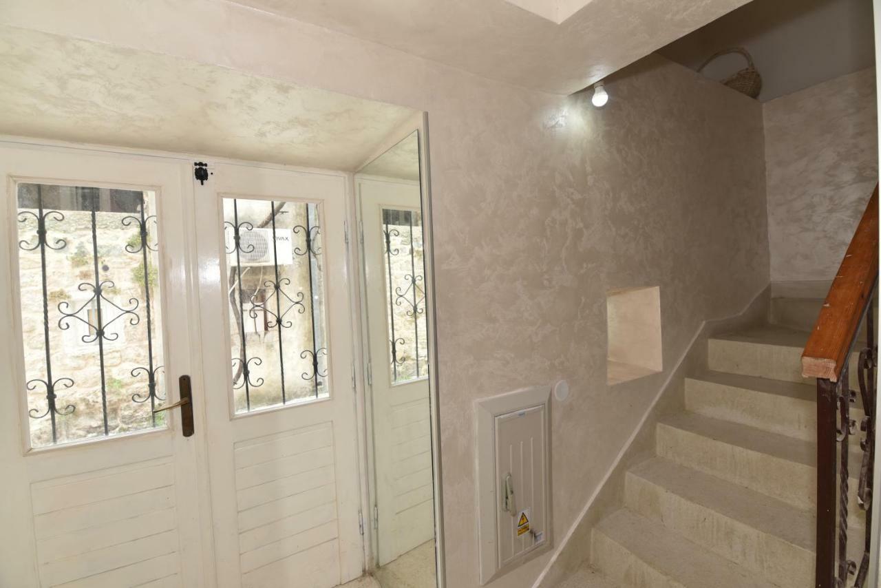 Michel Hostel *