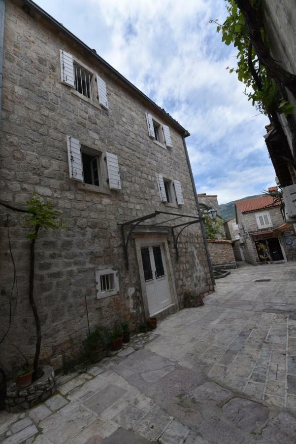 Michel Hostel *